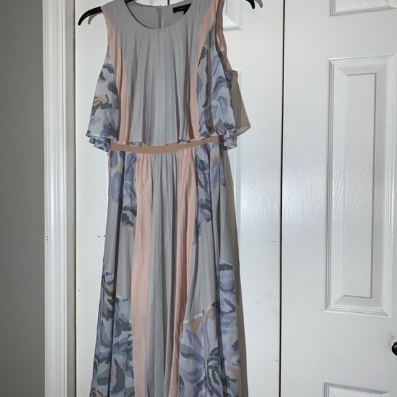 BCBGMaxAzria Blush and Gray Patterned Midi Dress - Picture 5 of 7
